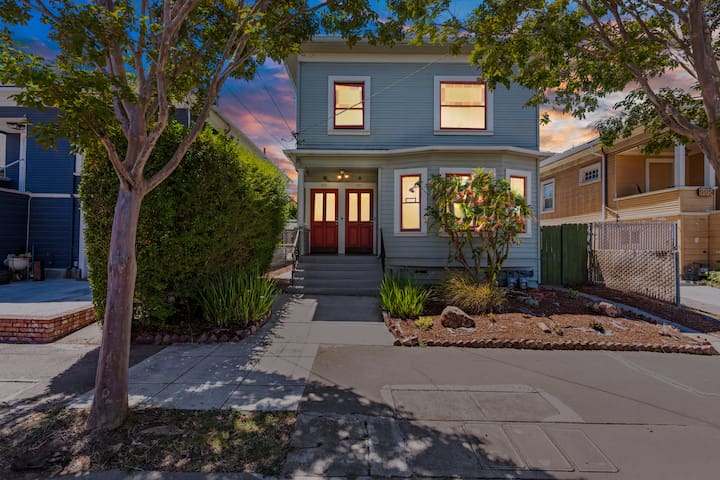Top floor duplex with patio-garden gallery image 2