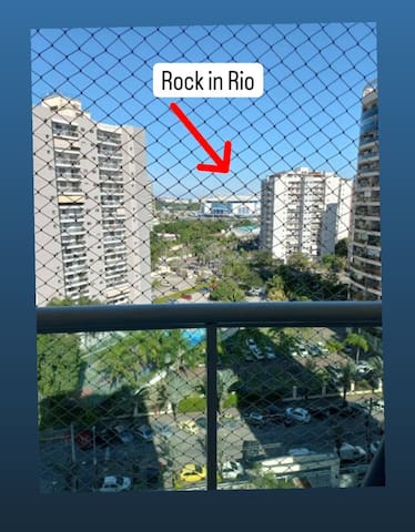 Em frente ao Rock in Rio! Reservas de última hora.