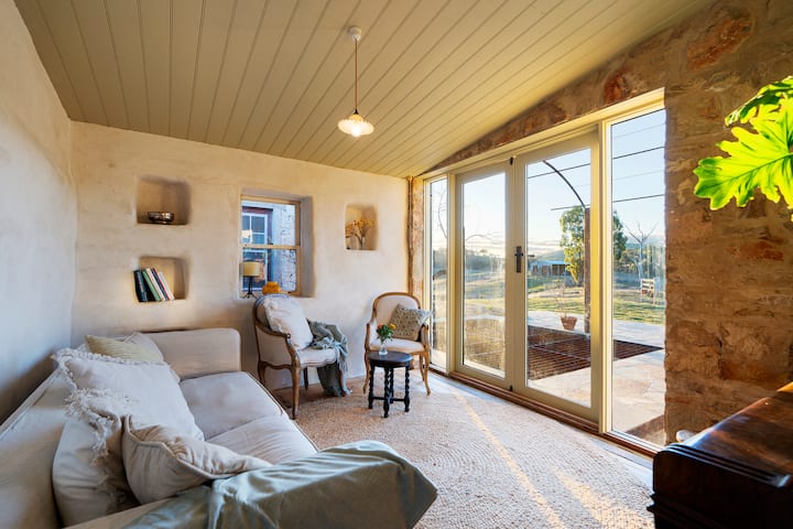 Yandoit Stone Cottage 
‘Tist’s’ - Guildford, Australia