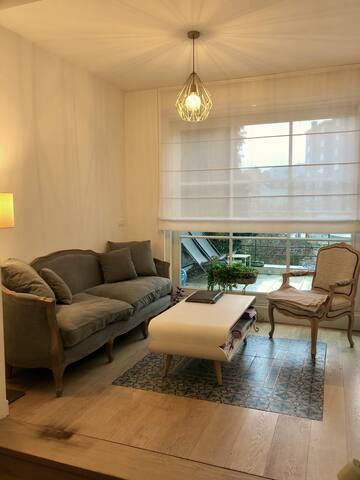 Charming townhouse with workspaces & garden gallery image 4