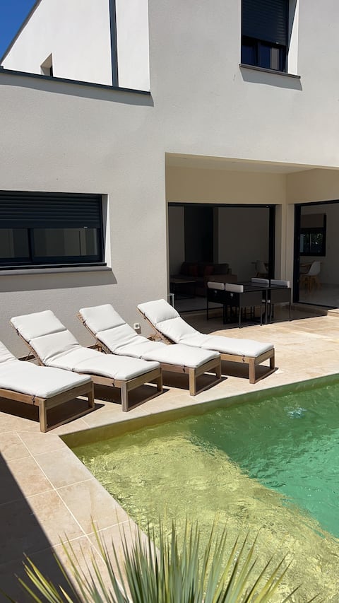 Beautiful villa with pool 15 minutes from the beach