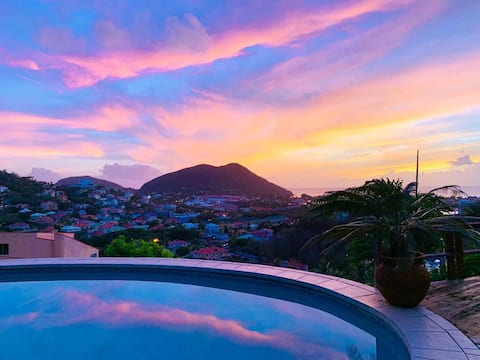 3BR Villa: Private Pool, Sea View, 10 min to beach