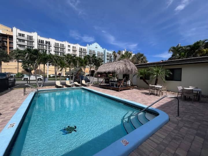 Beach Suite With Full Kitchen & Laundry - Boca Raton, FL