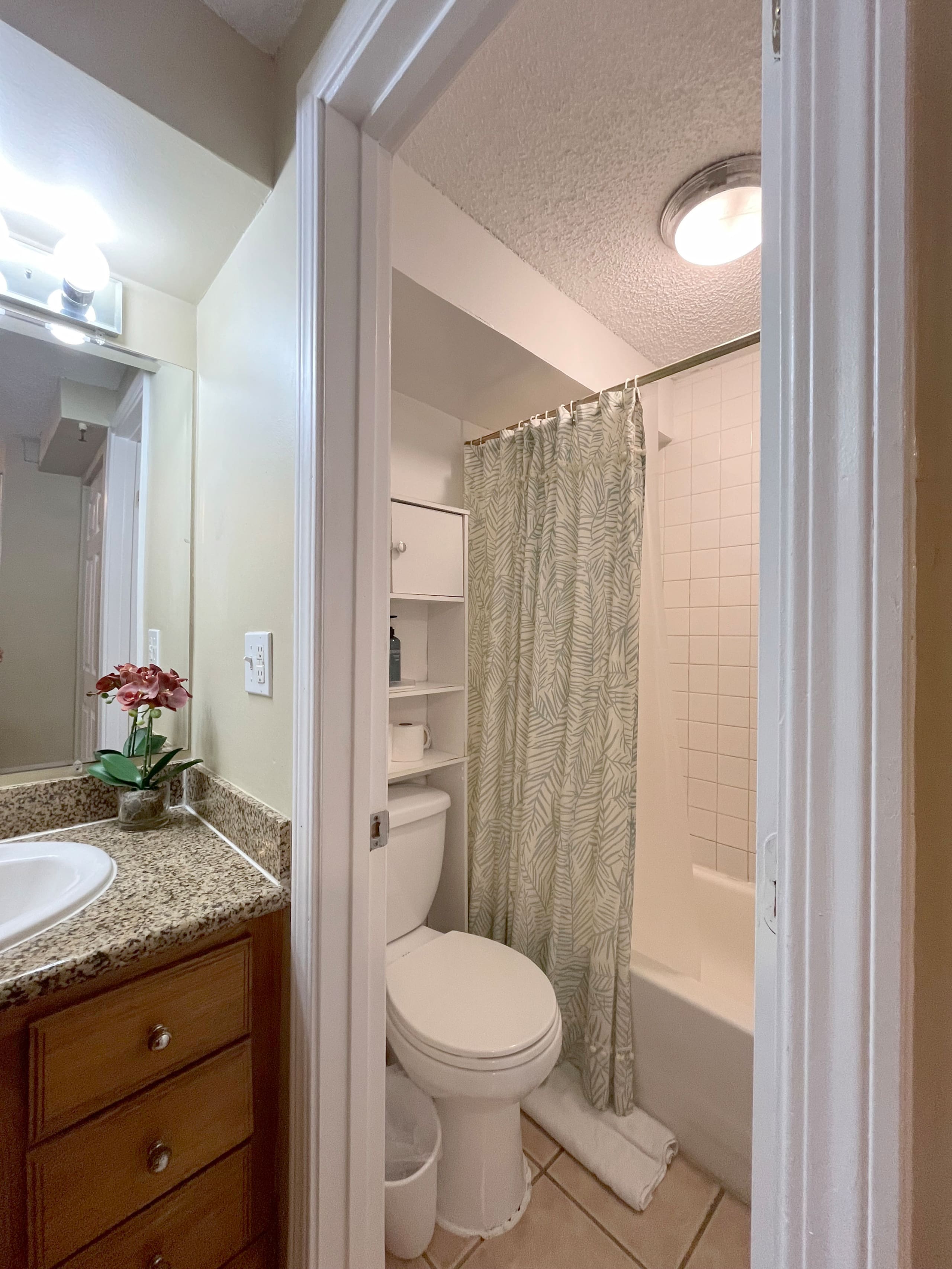Condo in Honolulu · ★4.77 · Studio · 1 bed · 1 shared bath - Image 9