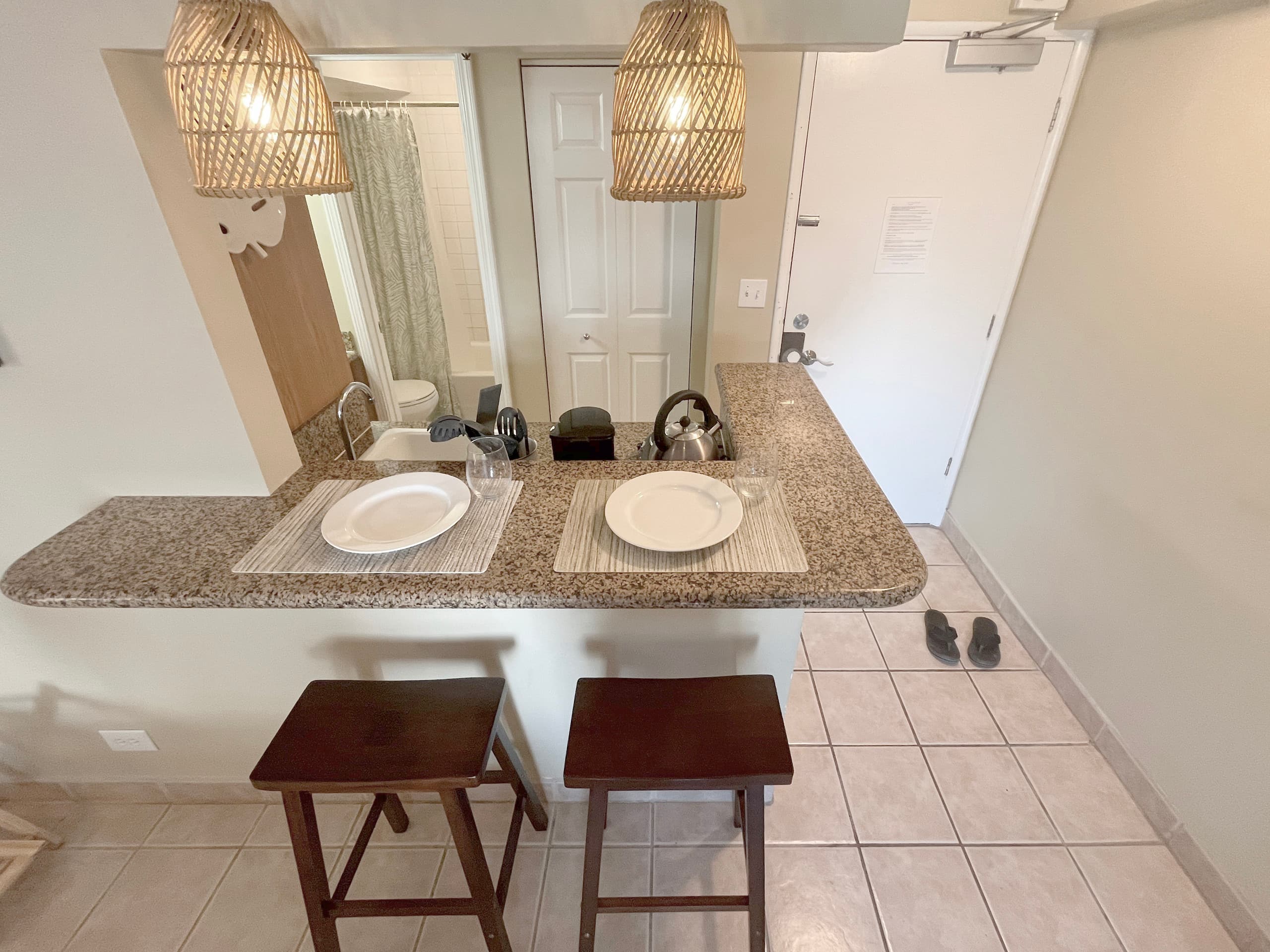 Condo in Honolulu · ★4.77 · Studio · 1 bed · 1 shared bath - Image 4
