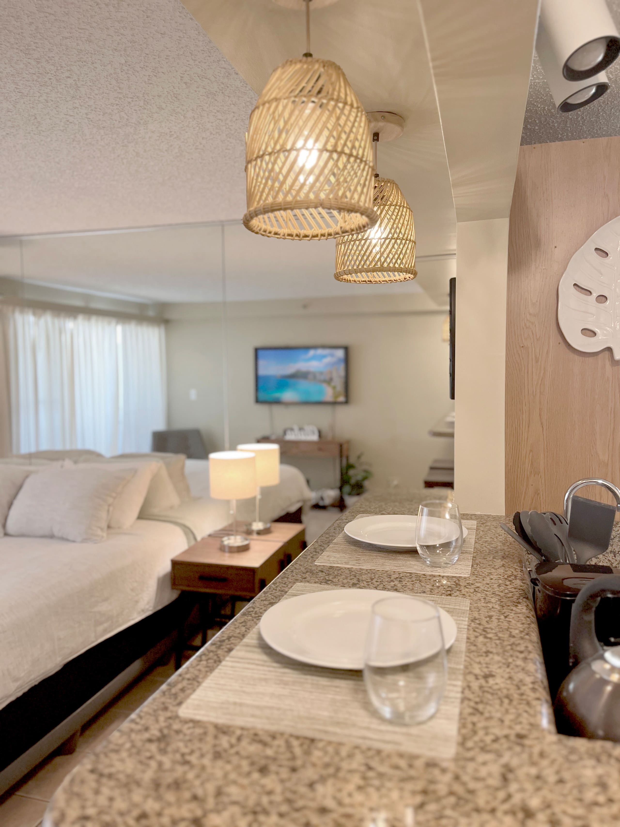 Condo in Honolulu · ★4.77 · Studio · 1 bed · 1 shared bath - Image 2