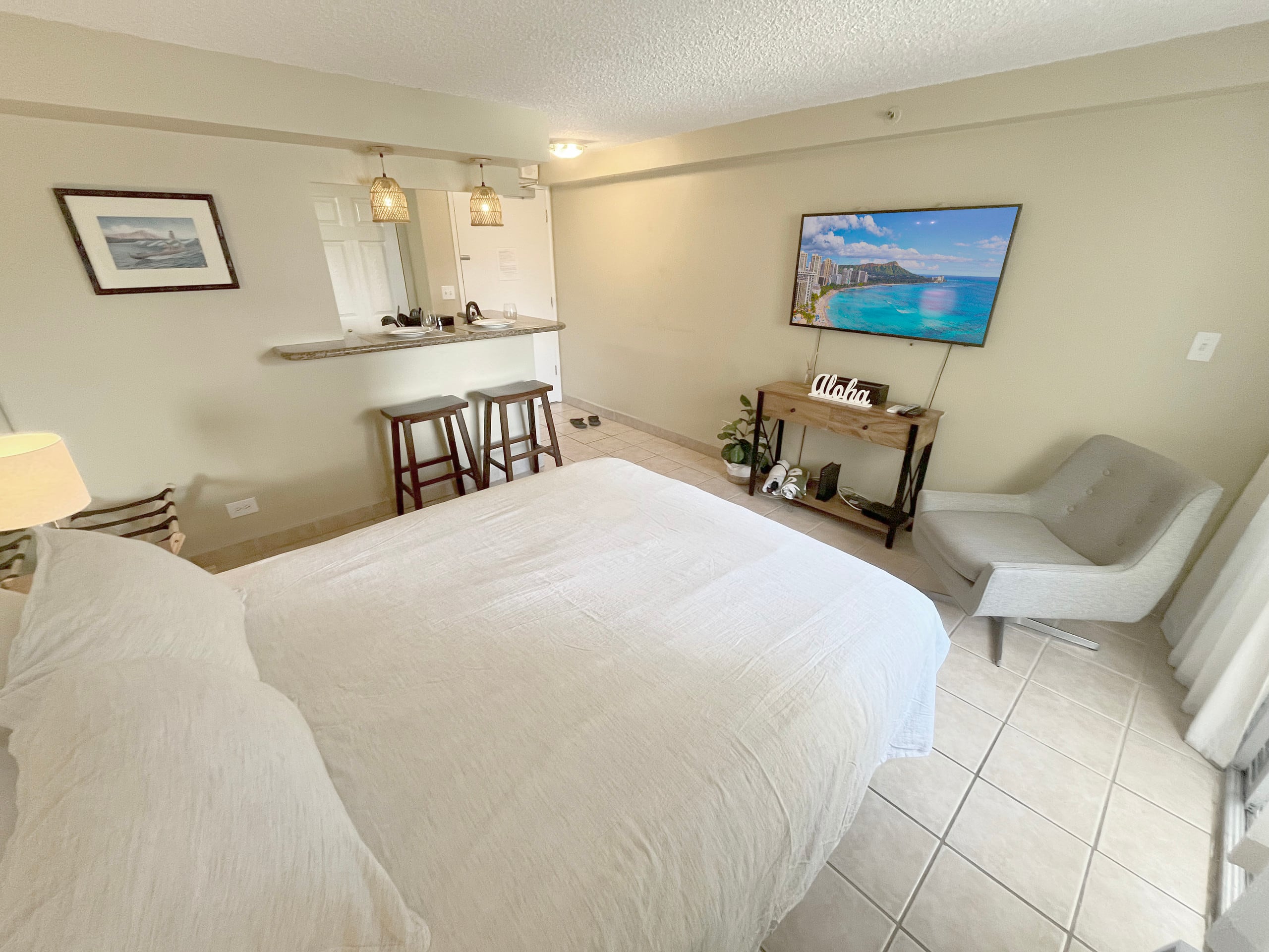 Condo in Honolulu · ★4.77 · Studio · 1 bed · 1 shared bath - Image 15
