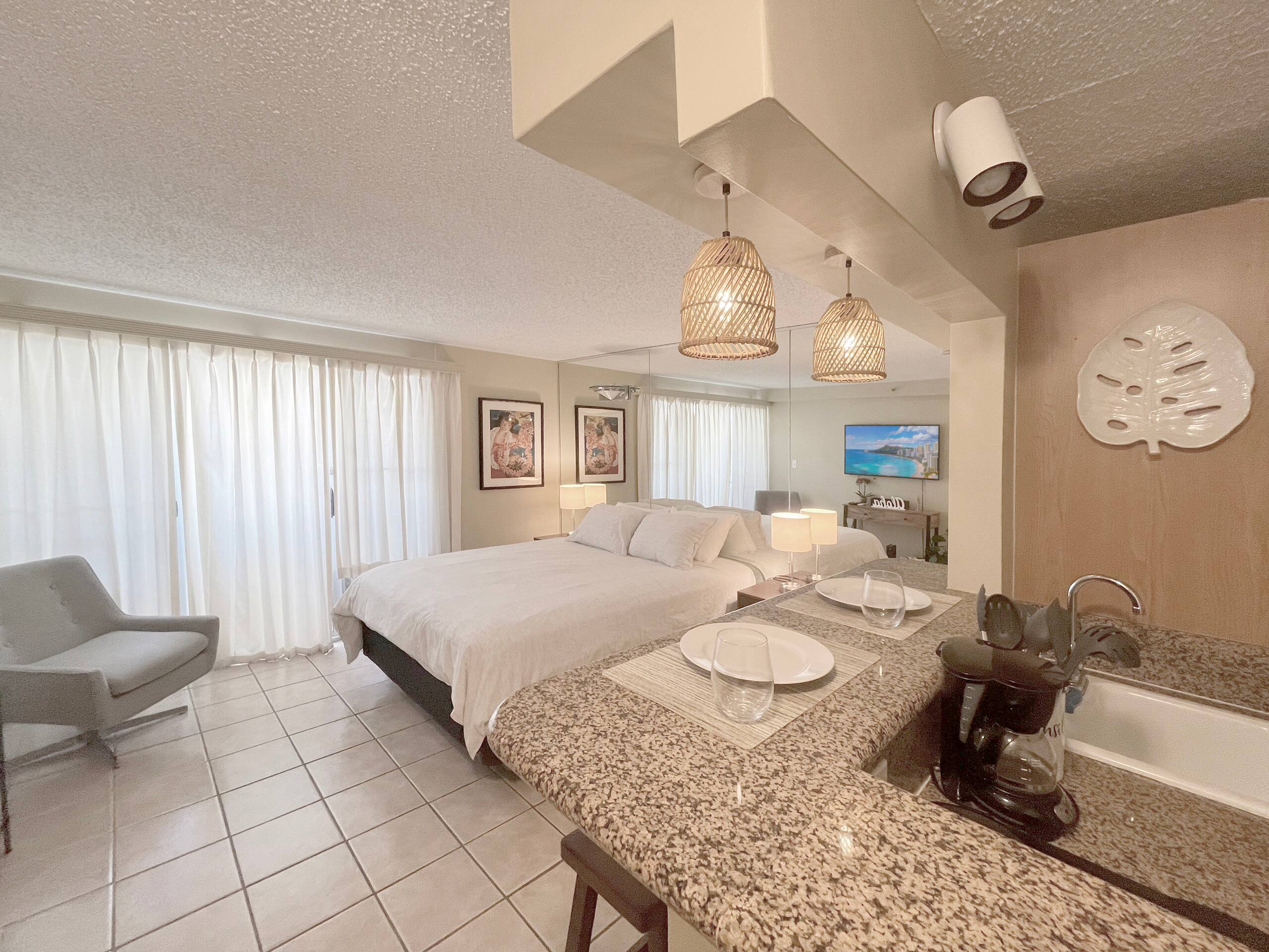 Condo in Honolulu · ★4.77 · Studio · 1 bed · 1 shared bath - Image 6