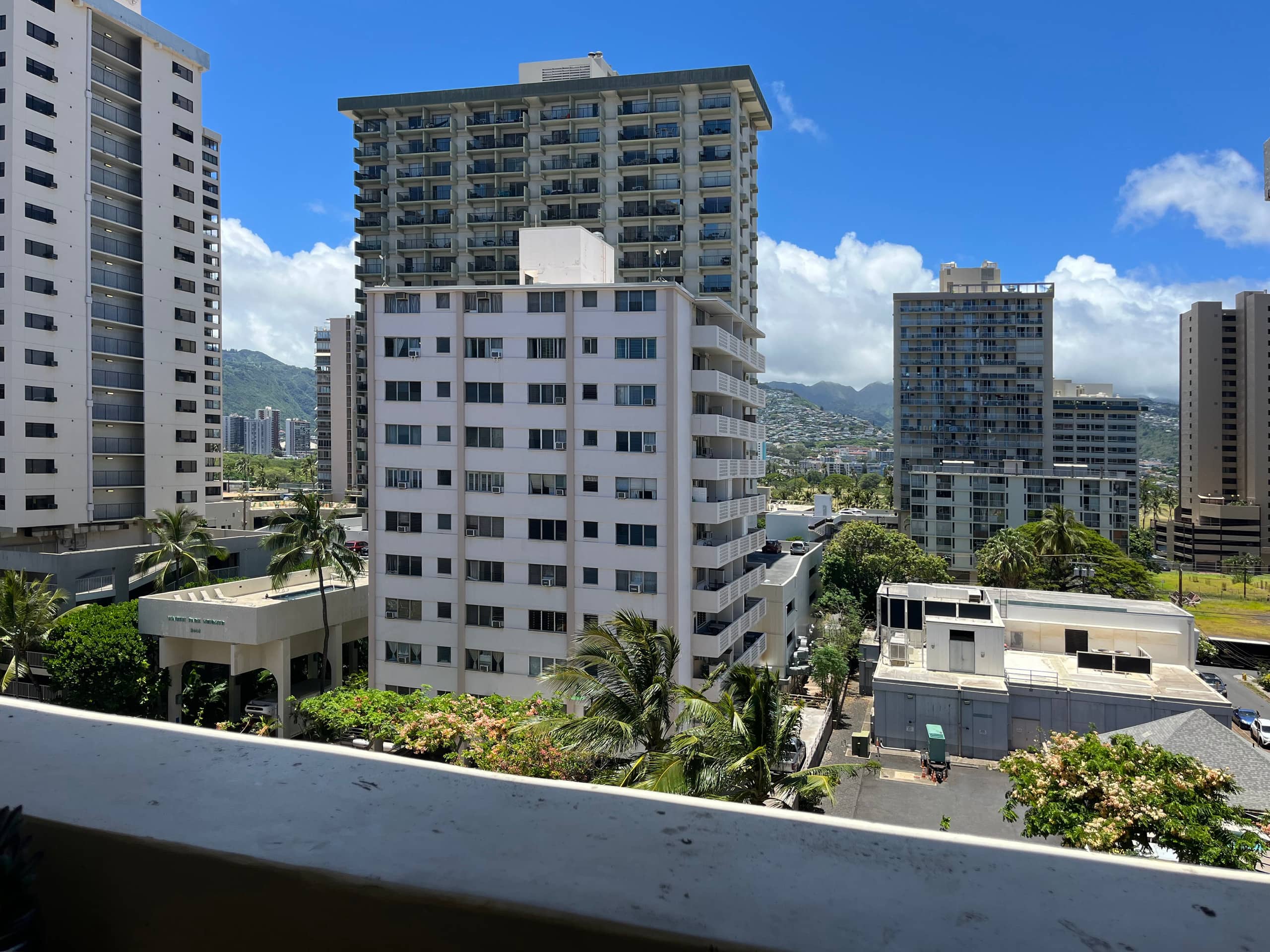Condo in Honolulu · ★4.77 · Studio · 1 bed · 1 shared bath - Image 12