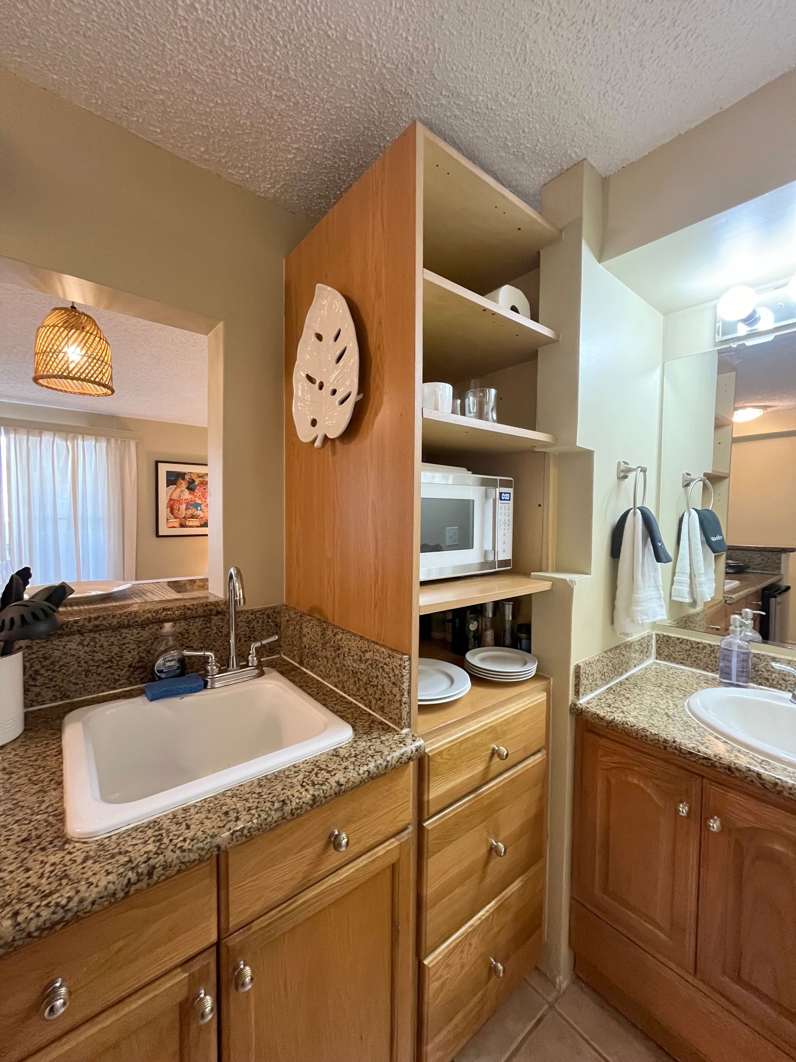 Condo in Honolulu · ★4.77 · Studio · 1 bed · 1 shared bath - Image 5