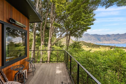 Unique & Private Treehouse with Outdoor Bathtub