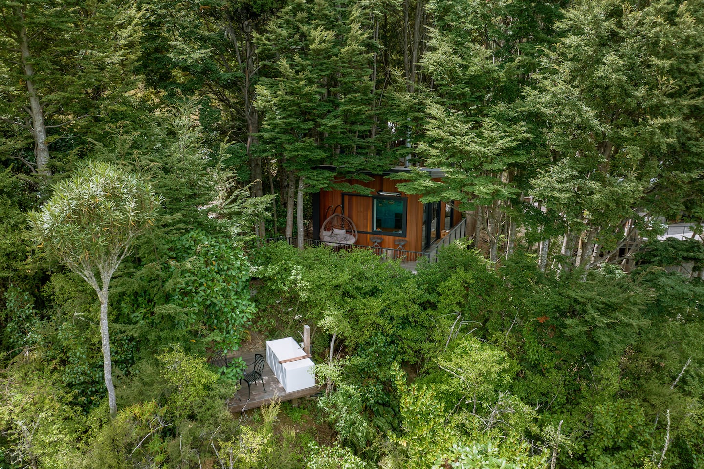 Unique & Private Treehouse With Outdoor Bathtub 5