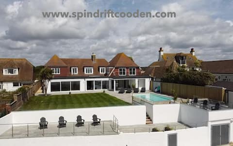 Spindrift Cooden, Spectacular Seaside Villa w pool