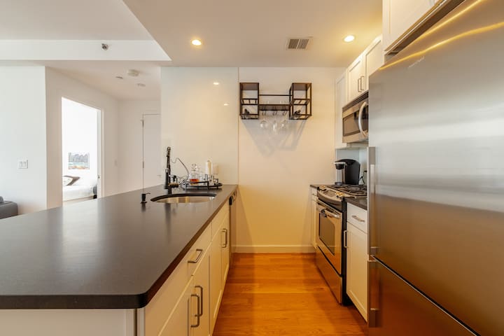 Modern Brooklyn Retreat: Private Suite Near It All gallery image 3