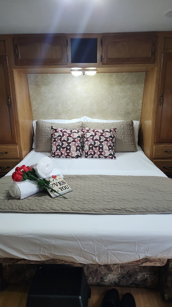 Queen bed with comfortable memory mattres