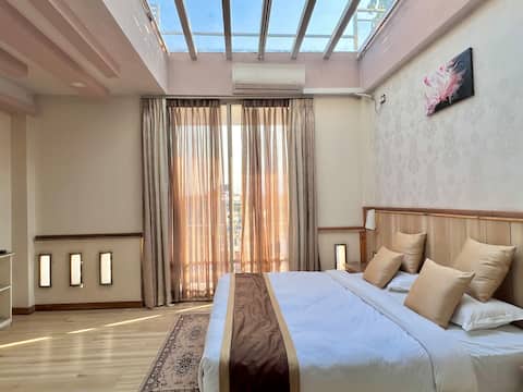 Spacious 5 BHK Apartment ,Luxurious with City View