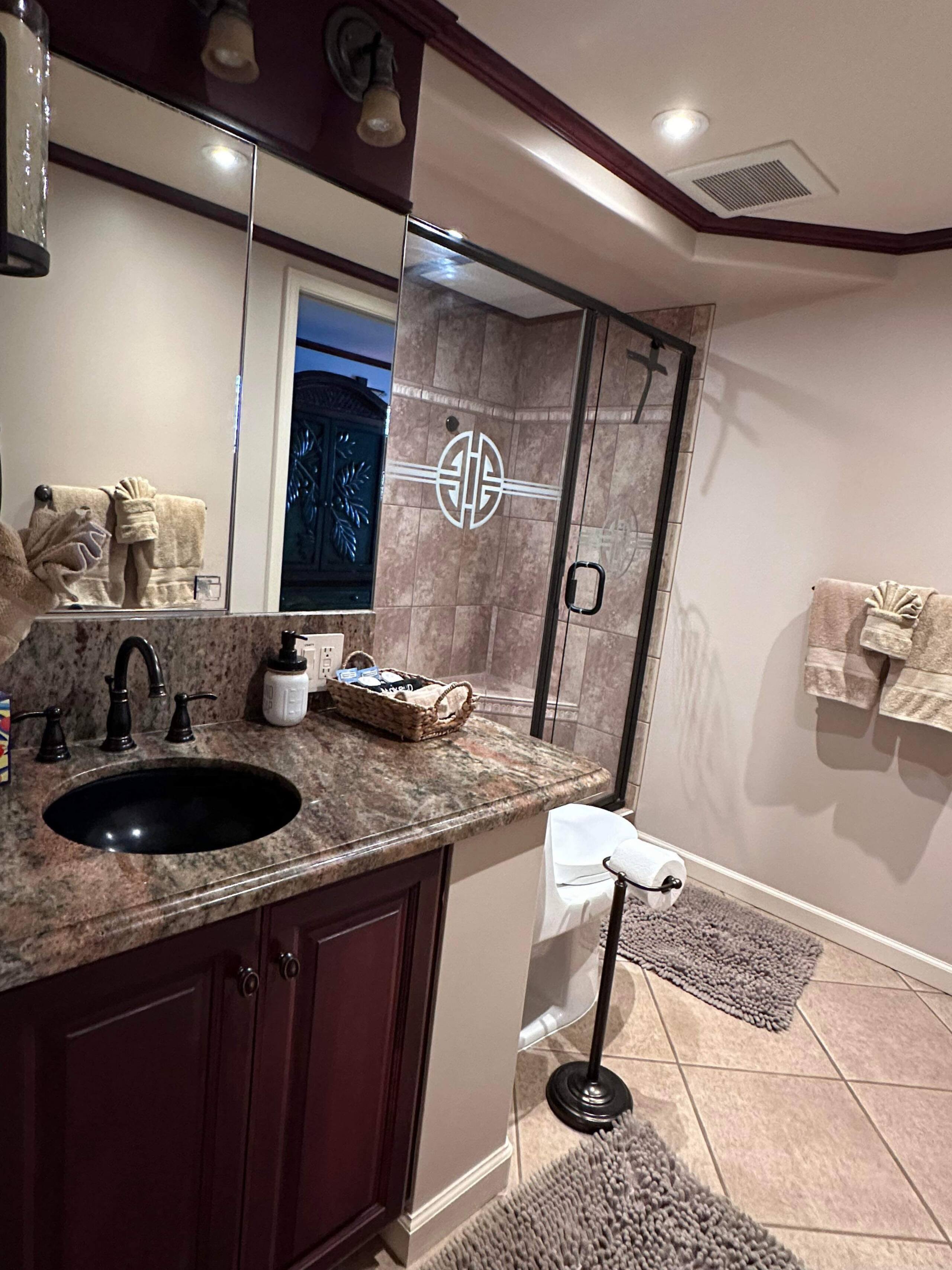 Condo in Wailuku · ★5.0 · 2 bedrooms · 3 beds · 2 baths - Image 19