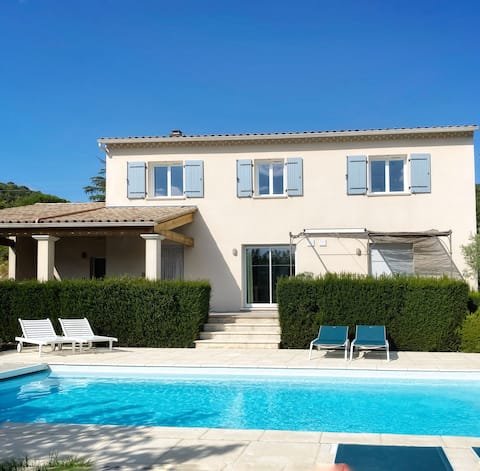 Villa with heated pool in the South of Ardèche