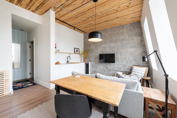 Brewery Park 2303 - Charming North End Suite - Halifax, NS, Canada
