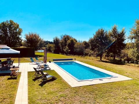 4* Holiday Home with Aircon & Private Heated Pool