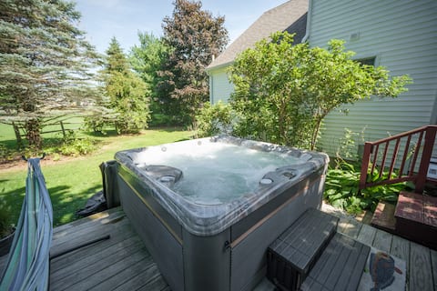 Spacious Country Home w/Hot Tub near Colby&Thomas!