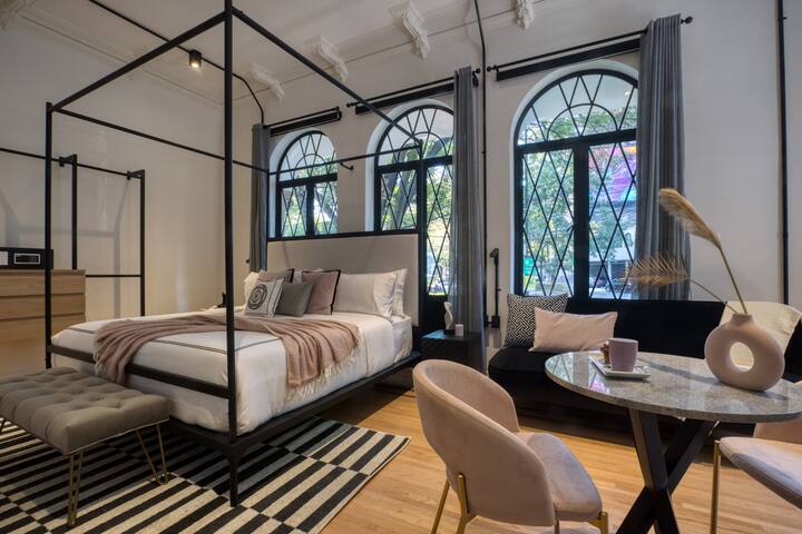 Bar+Gym & Lounge | Daily Hskp | Deluxe Suites