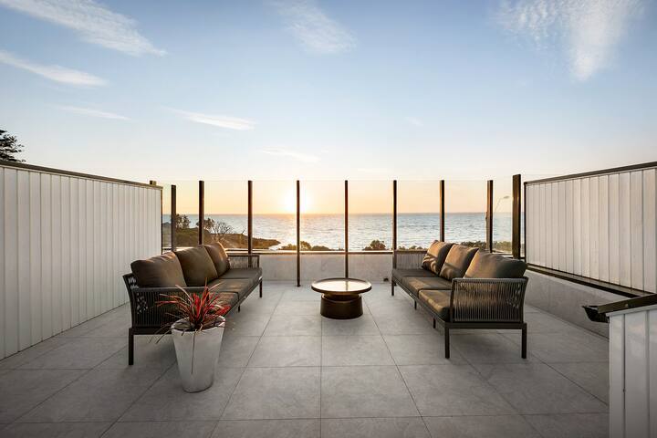 Melbourne Brighton Beach Side Bathing Boxes Stays gallery image 2