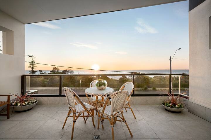 Melbourne Brighton Beach Side Bathing Boxes Stays gallery image 5