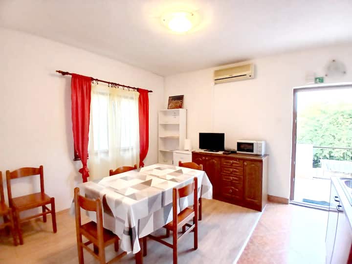 Unit 2 – Sea-view 2-bedroom Apt, Free Parking - Rovinj