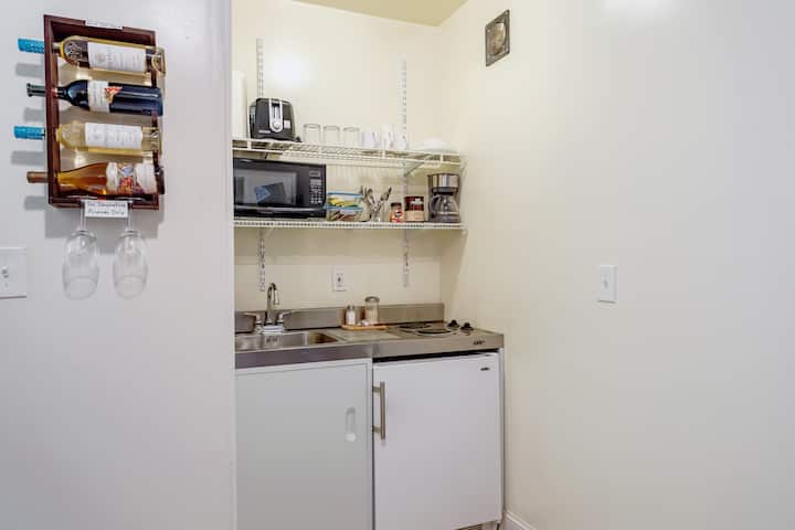 Cute Mar Vista Mini Room Next To Venice Beach - Los Angeles, CA
