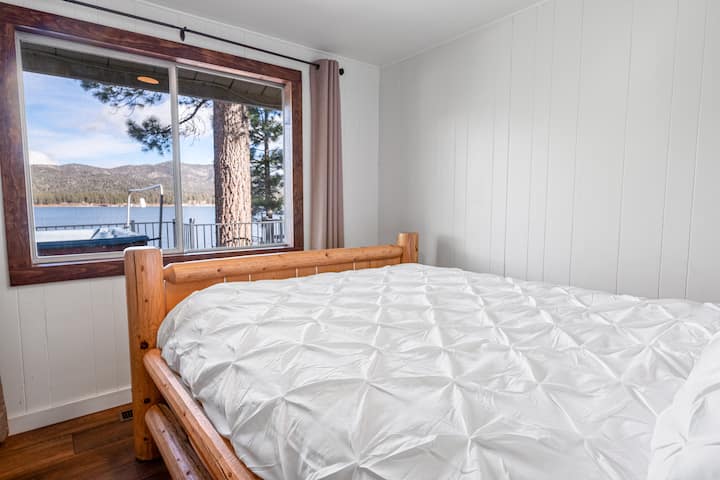 Bedroom 3 with head-on lake views.  Wake up to amazing views!