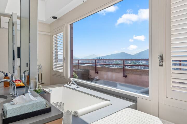 Exclusive 3 Bedroom Luxury penthouse gallery image 3