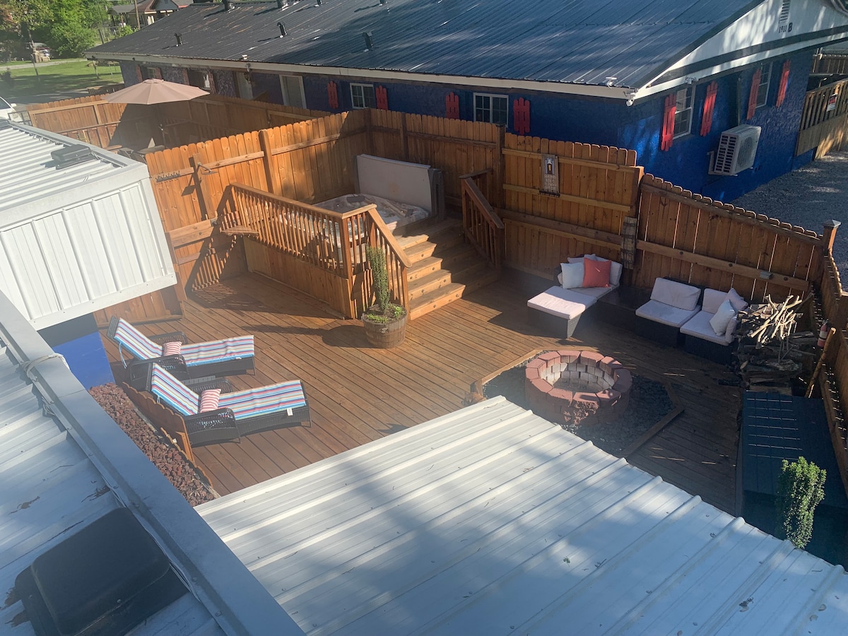 Fascinating 2 bed get away exterior TV and BBQ – Photo 4