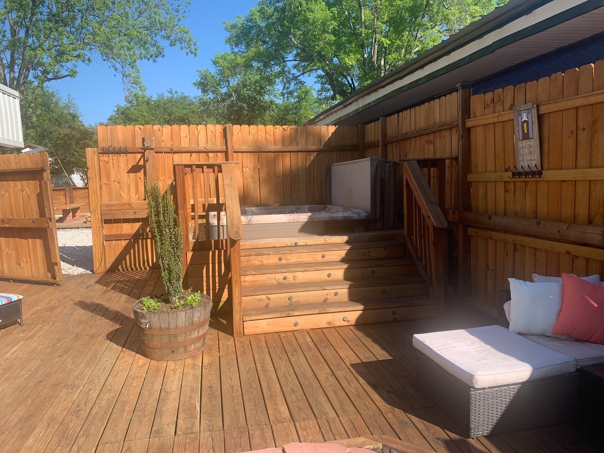 Fascinating 2 bed get away exterior TV and BBQ – Photo 9