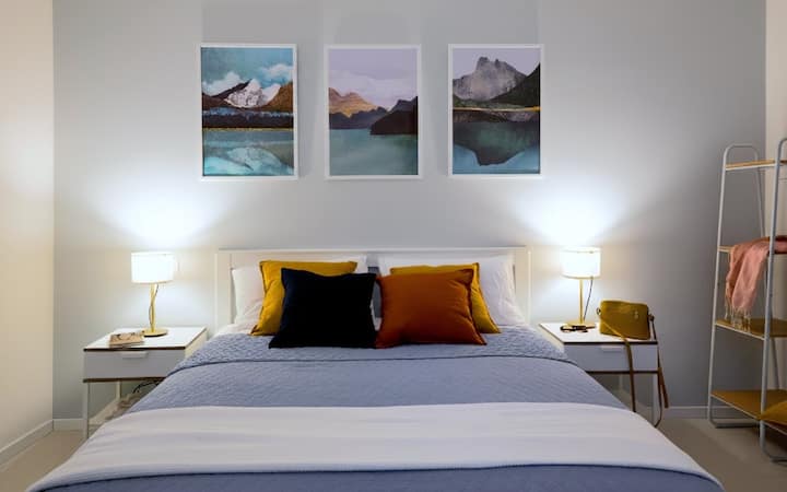 ห้องนอนพร้อมระเบียง 