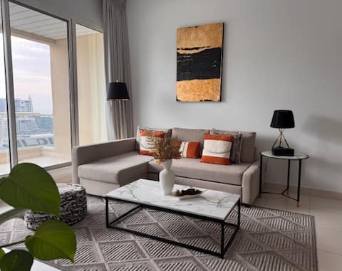 Top performing Airbnb: Bright, lovely and modern one bedroom apartment in Dubai Marina