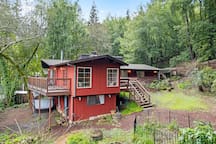 Russian River Getaway with Hot Tub, Deck, BBQ