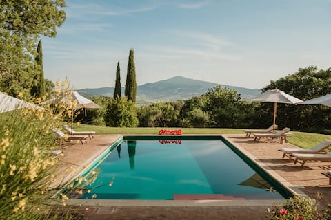 Unique view 3 bdr villa with pool & A/C in Pienza