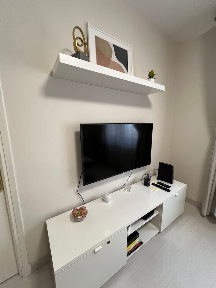 Habitación En Centro De Oviedo Alado De Estaciones - Oviedo