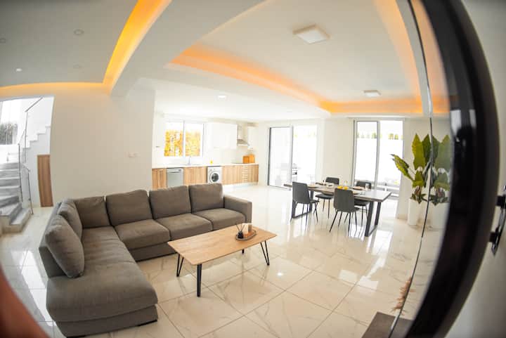 Jupiter Villa - 3bedroom Villa With Pool - Ороклини