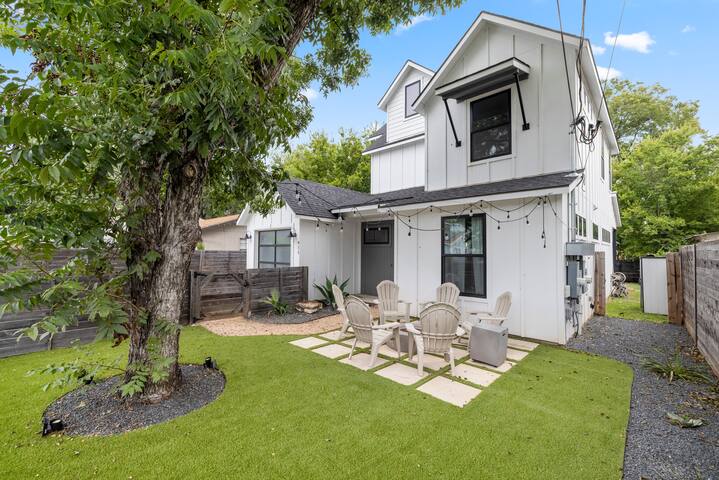 Eastside Two House Compound *Walk to Bars & Food*