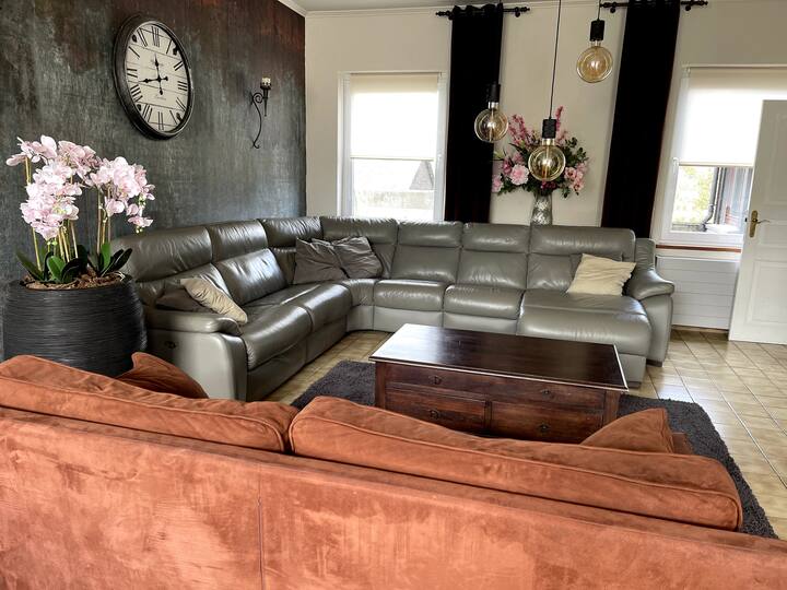 Mooi Vakantiehuis Met Privé Parking,hottub , Sauna - Nassogne