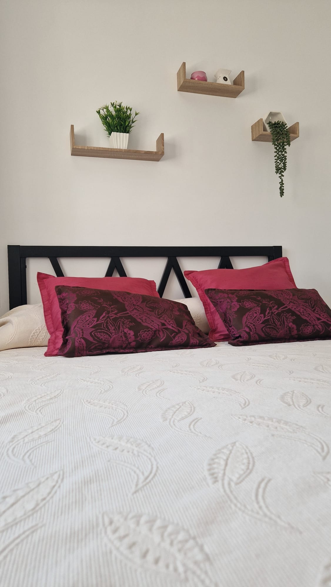 Структура на креветот и нов душек со мемориска завршница.