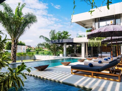 The V House Bali - Luxury 7 bds Pool Villa :Canggu
