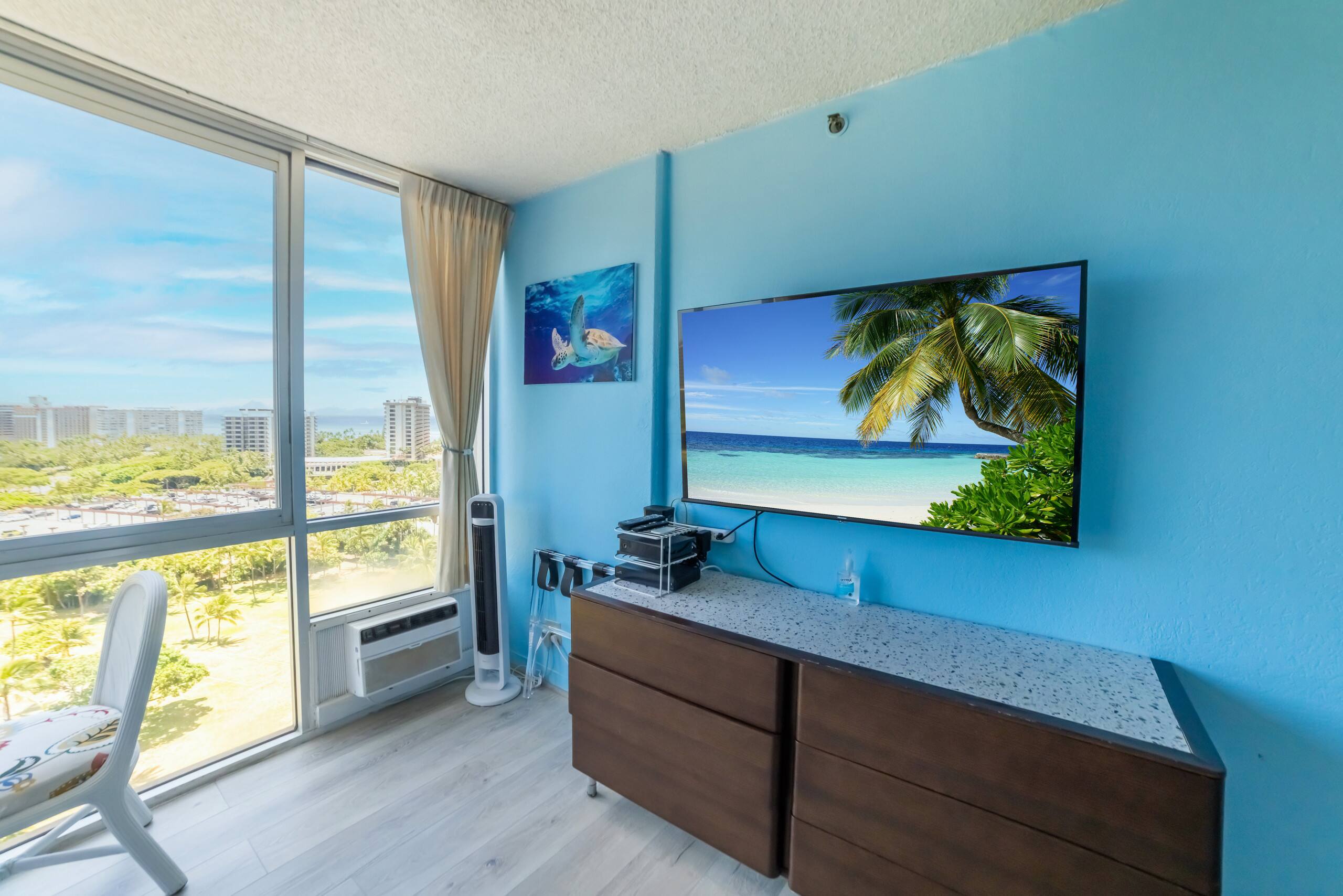 Condo in Honolulu · ★4.68 · 1 bedroom · 1 bed · 1 private bath - Image 4