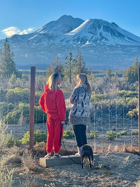 Wonderland Retreat House at Base of Mount Shasta