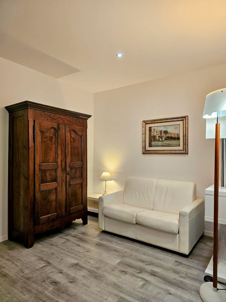 Bell'appartamento In Prestigioso Palazzo Dell'800 - Cagliari