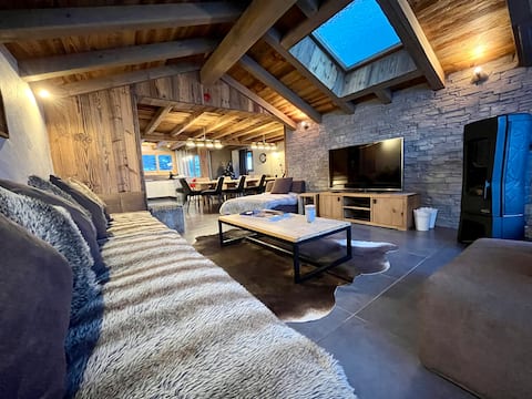 Chalet Polaris - Spacious & Chic, 3 Valleys Skiing