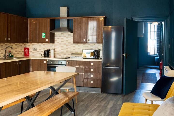 Royal Mile 4 Bedroom 4 bathroom Apartment gallery image 3