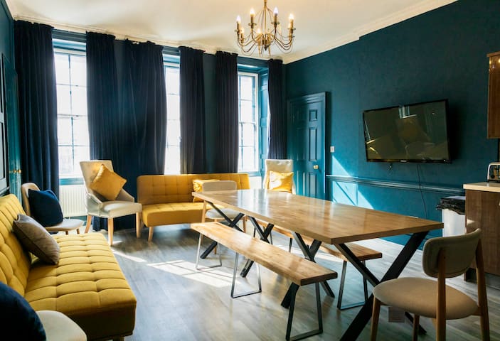 Royal Mile 4 Bedroom 4 bathroom Apartment